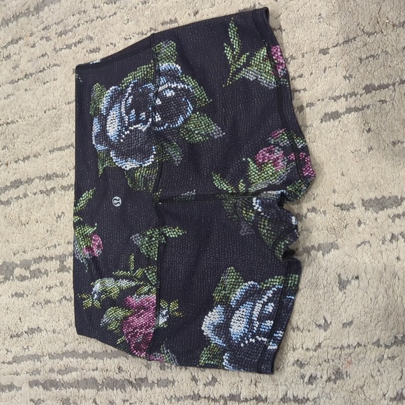 Lululemon Boogie Short (Roll Down) *Full-On Luon Garden Party Smooth Silver Mul - Picture 6 of 8